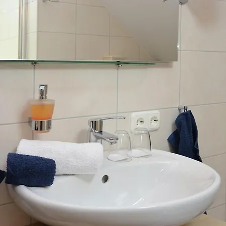 Modern In With Near Apartment *